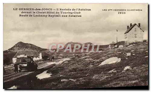 Ansichtskarte AK Les Htes Cevennes Illustrees Le Gerbier des Joncs L'Arrivee de l'Autobus devant le Chalet du Tou