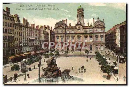 Cartes postales Lyon Place des Terreaux Fontaine Bartholdi et Hotel de Ville