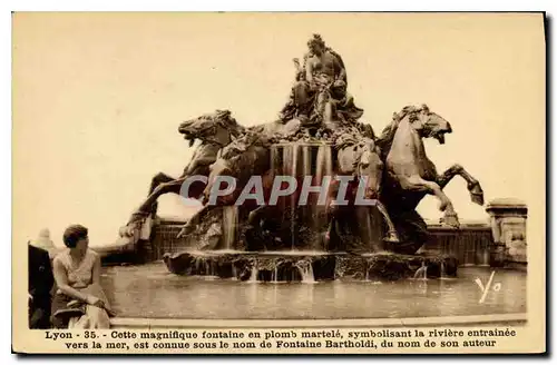 Ansichtskarte AK Lyon Cette magnifique fontaine en plomb martele symbolisant la riviere entrainee vers le mer est