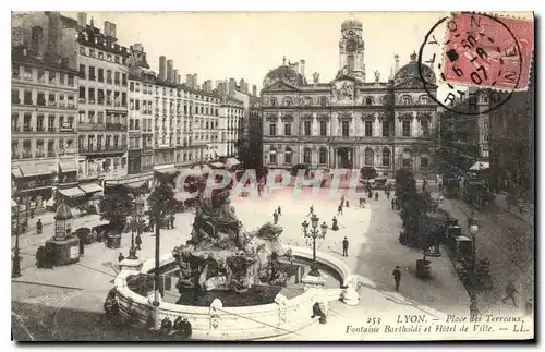 Cartes postales Lyon Place des Terreaux Fontaine Bartholdi et Hotel de Ville