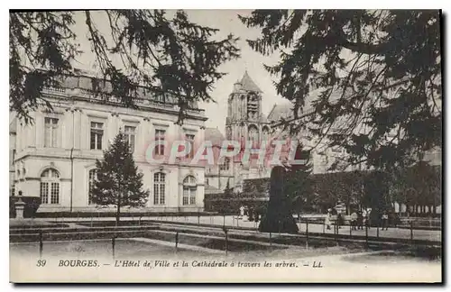 Cartes postales Bourges L'Hotel de Ville et la Cathedrale a travers les arbres