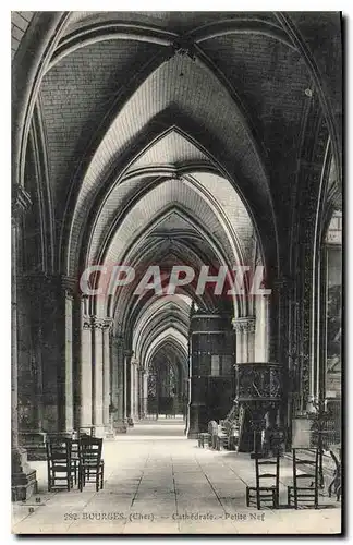 Ansichtskarte AK Bourges (Cher) Cathedrale Petite Nef