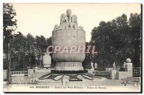 Cartes postales Bourges Jardin des Pres Fichaux Vases de Sevres