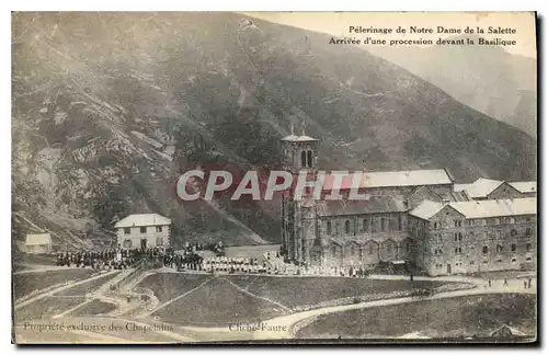 Cartes postales Pelerinage de Notre Dame de la Salette Arrivee d'une procession devant la Basilique