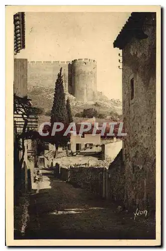 Ansichtskarte AK Villeneuve les Avignon (Gard) Une Vieille Rue dominee par le Fort St Andre