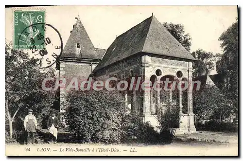 Cartes postales Laon le Vide Bouteille a l'hotel Dieu