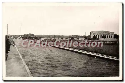 Cartes postales Saint Quentin Aisne vue du Canal et du Monument