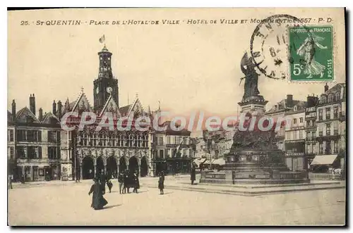 Cartes postales Saint Quentin Place de l'Hotel de ville Hotel de Ville et Monument de 1557