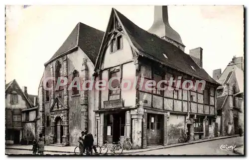 Cartes postales Montlucon Allier Eglise St Pierre Transept et abside du XII siecle et Vieilles Maisons