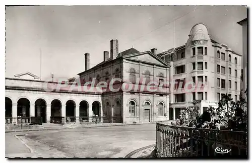 Cartes postales Neris les Bains Allier Station Thermale l'entree des Grands thermes