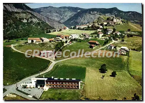 Cartes postales Turriers B A vue generale aerienne et l'Hotel de Rochecline
