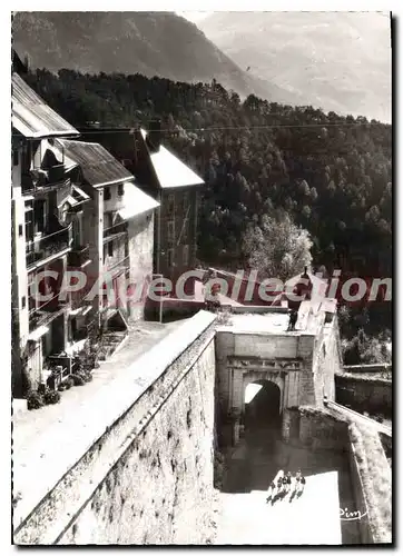 Ansichtskarte AK Briancon Htes Alpes la ville la plus haute d'Europe Remparts Vauban Porte d'Embrun