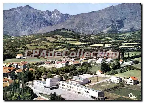 Cartes postales St Bonnet en Champsaur Htes Alpes Vue generale aerienne le Groupe Scolaire au fond la Montagne d