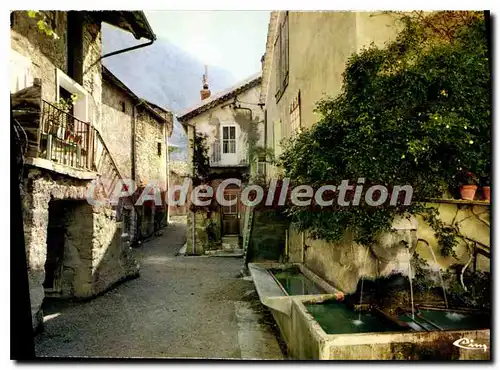 Cartes postales La Beaume Htes Alpes la place de la fontaine