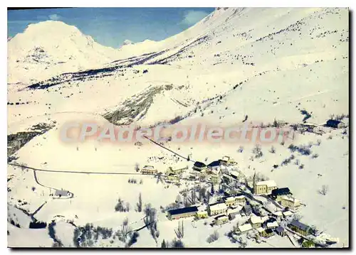 Ansichtskarte AK St Etienne en Devoluy Htes Alpes Vue generale aerienne du village au fond Gicon