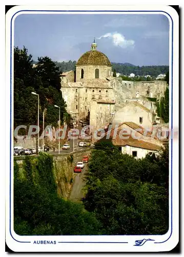 Ansichtskarte AK Aubenas Ardeche le Dome Saint Benoit et les remparts