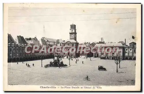 Cartes postales Charleville La Place Ducale et l'Hotel de Ville