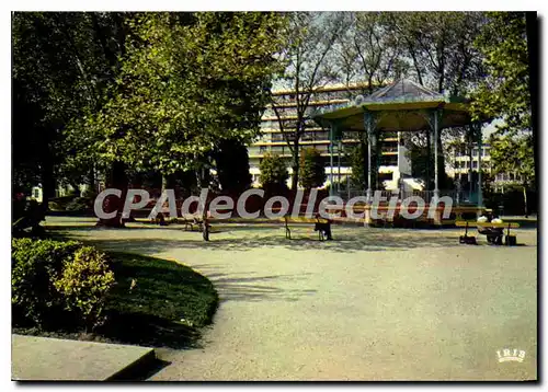 Cartes postales Charleville Mezieres Le Jardin et le Kiosque de la Gare