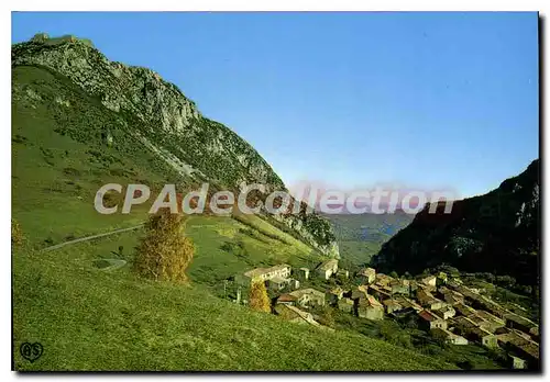 Cartes postales Montsegur Ariege Le Village domine par les ruines du Chateau