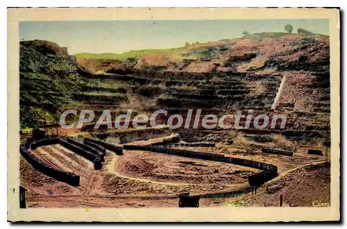 Ansichtskarte AK Decazeville Aveyron La mine cecouverts et les vagons d'expedition