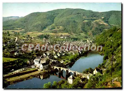 Ansichtskarte AK Entraygues Aveyron Vue generale et les bords de la Truyere