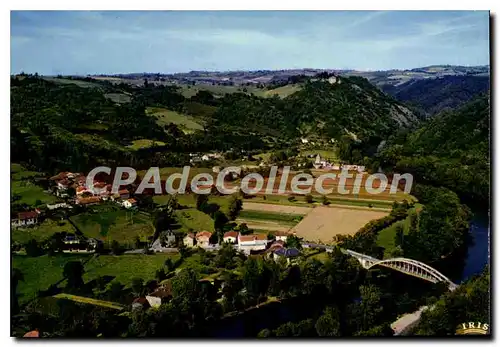 Ansichtskarte AK Dans La Vallee du Lot Port d'Agres Aveyron Vue generale aerienne