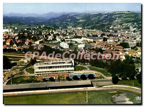 Ansichtskarte AK Aurillac Cantal Vue generale aerienne au premier plan le parc des Sports