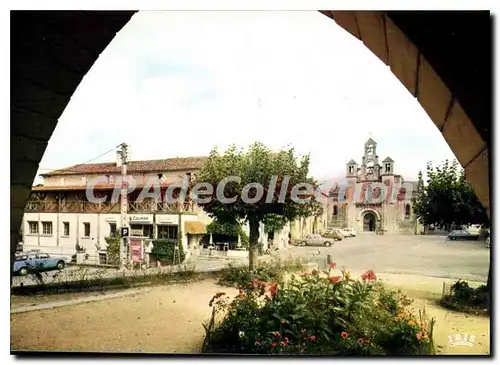 Cartes postales moderne VILLEFRANCHE DU PERIGORD la place et l'�glise