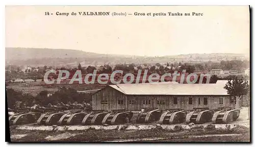 Cartes postales Camp De Valdahon Gros Et Petits Tanks Au parc