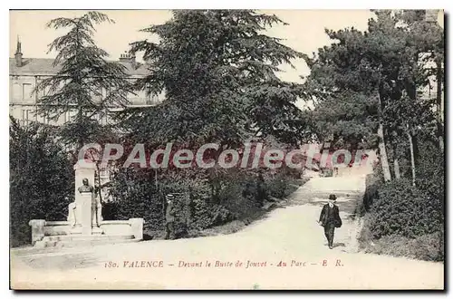 Cartes postales Valence Devant Le Buste De Jouvet