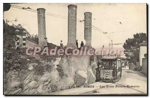 Cartes postales Nimes Les Trois Piliers Romains tramway