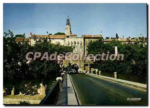 Cartes postales moderne Sommieres Le Pont Sur Le Virdoule Et La Tour De I'Horloge