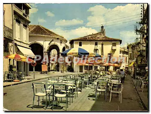 Cartes postales moderne Vias La Halle Et Le Centre De La Ville