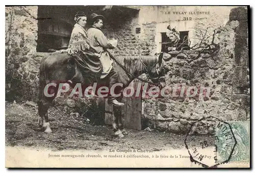 Cartes postales Le Couple a Cheval Jeunes Montagnards cevenols Se Rendant a Califourchon a la Foire de la Toussa