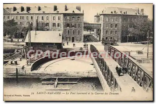 Cartes postales Saint Nazaire Le Pont Tournant Et La Caserne Des douanes