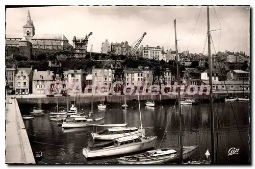 Cartes postales Granville Un Coin Du Bassin Et I'Eglise