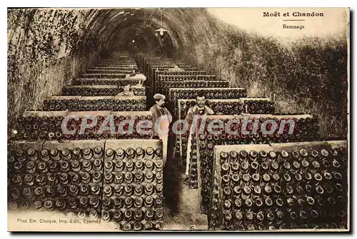 Cartes postales Moet Et Chandon Remuage