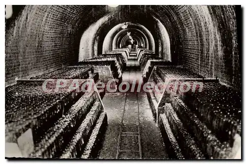 Cartes postales Epernay Champagne de Castellane Une Des Caves Vins En Masses