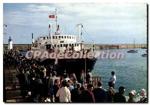 Cartes postales moderne Quiberon Embarquement Pour Belle Ile Sur le navire Guerveur