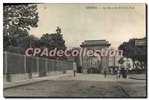 Cartes postales Nevers La Rue Et La Porte De Paris