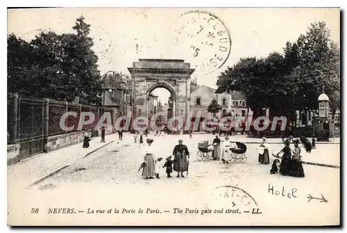 Ansichtskarte AK Nevers La Rue Et La Porte De Paris