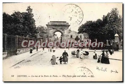 Cartes postales Nevers La Rue Et La Porte De Paris