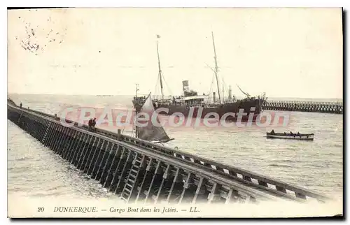 Cartes postales Dunkerque Cargo Boat Dans Les Jetees