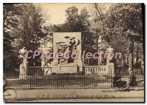 Cartes postales Douai Le Monument Aux Morts