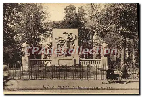 Cartes postales Douai Le Monument Aux Morts