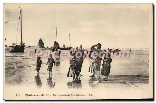 Cartes postales Berck Plage En Attendant Le Batieux