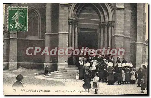 Cartes postales Boulogne Sur Mer sortie messe de l'�glise Saint Pierre