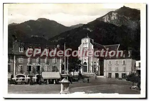 Cartes postales Laruns Place Publique Et Eglise