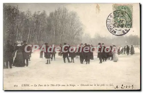 Ansichtskarte AK Lyon Le Parc De La Tete D'Or sous la neige glissade sur lac gel�