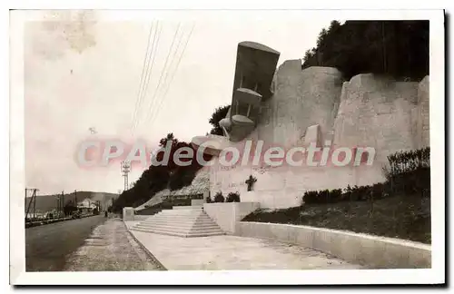 Cartes postales CAUDEBEC En Caux Monument Eleve Aux Heros Du Latham 47